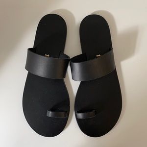 Tkees leather toe ring/loop sandals